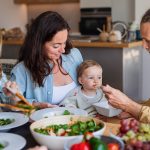 HOGYAN MESÉLJÜNK BARÁTAINKNAK ÉS CSALÁDTAGJAINKNAK A CBD-RŐL